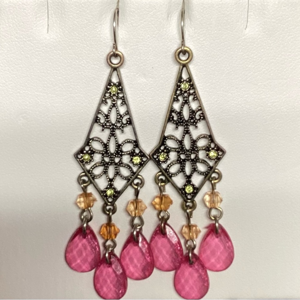 Fun Geometric Vintage 90’s Faux Peridot & Pink Beaded Filigree Dangle Earrings
